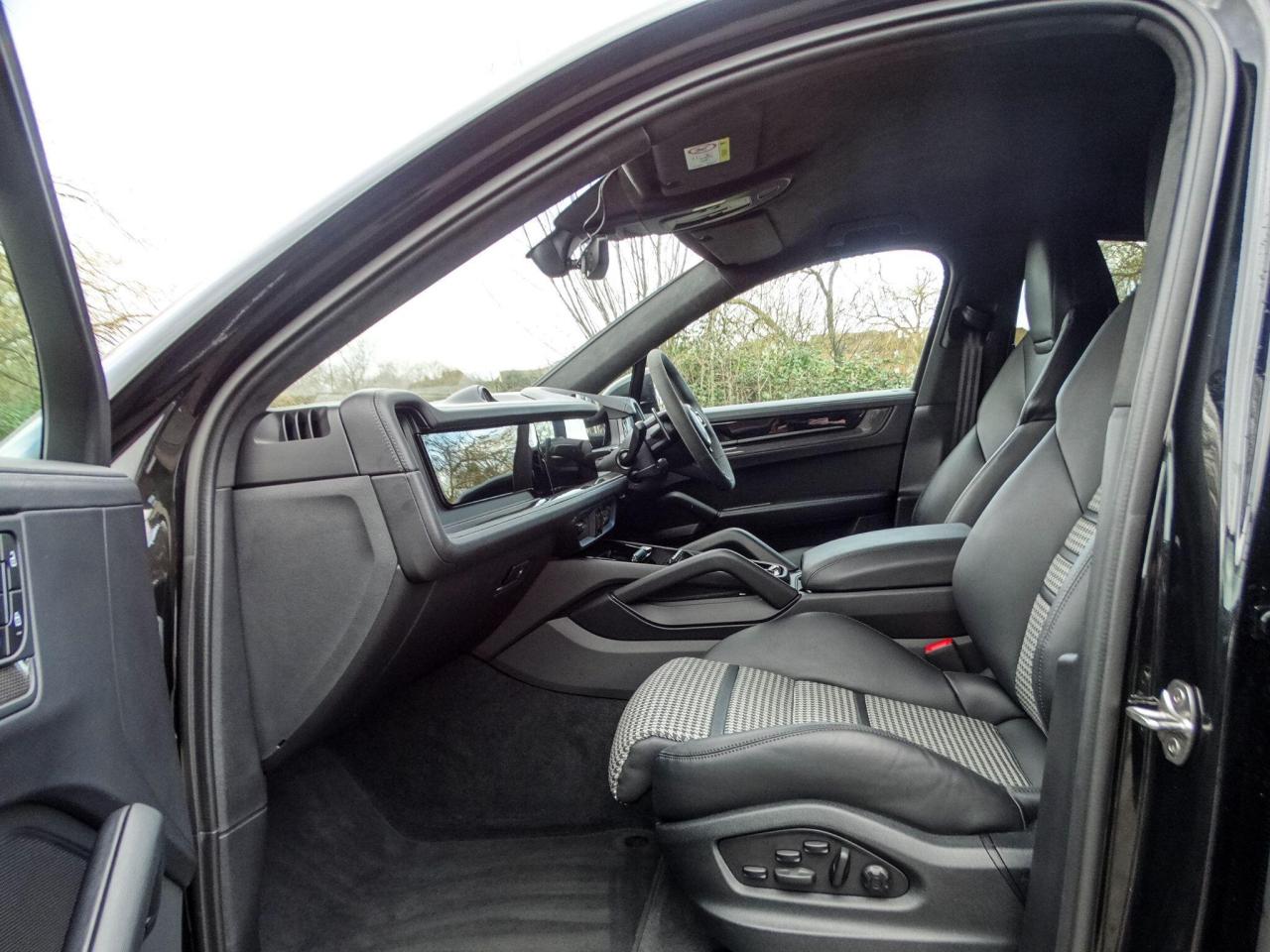 2024 Porsche 4.0T V8 GTS TiptronicS 4WD Euro 6 (s/s) 5dr