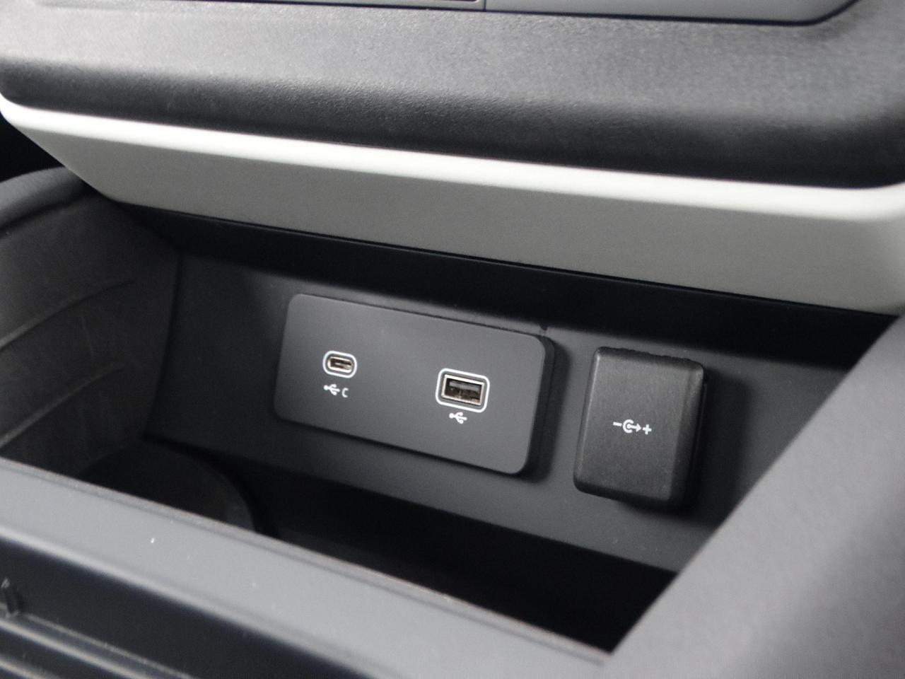 2023 Land Rover 2.0 P400e 15.4kWh X-Dynamic SE Auto 4WD Euro 6 (s/s) 5dr