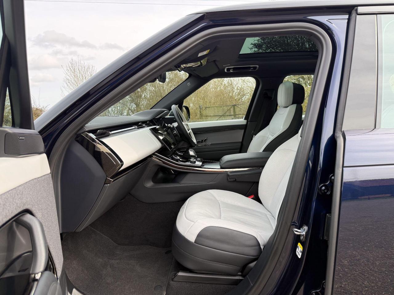 2023 Land Rover 3.0 D300 MHEV Dynamic SE Auto 4WD Euro 6 (s/s) 5dr