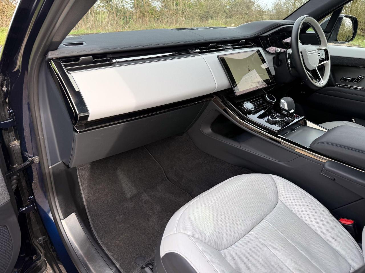 2023 Land Rover 3.0 D300 MHEV Dynamic SE Auto 4WD Euro 6 (s/s) 5dr