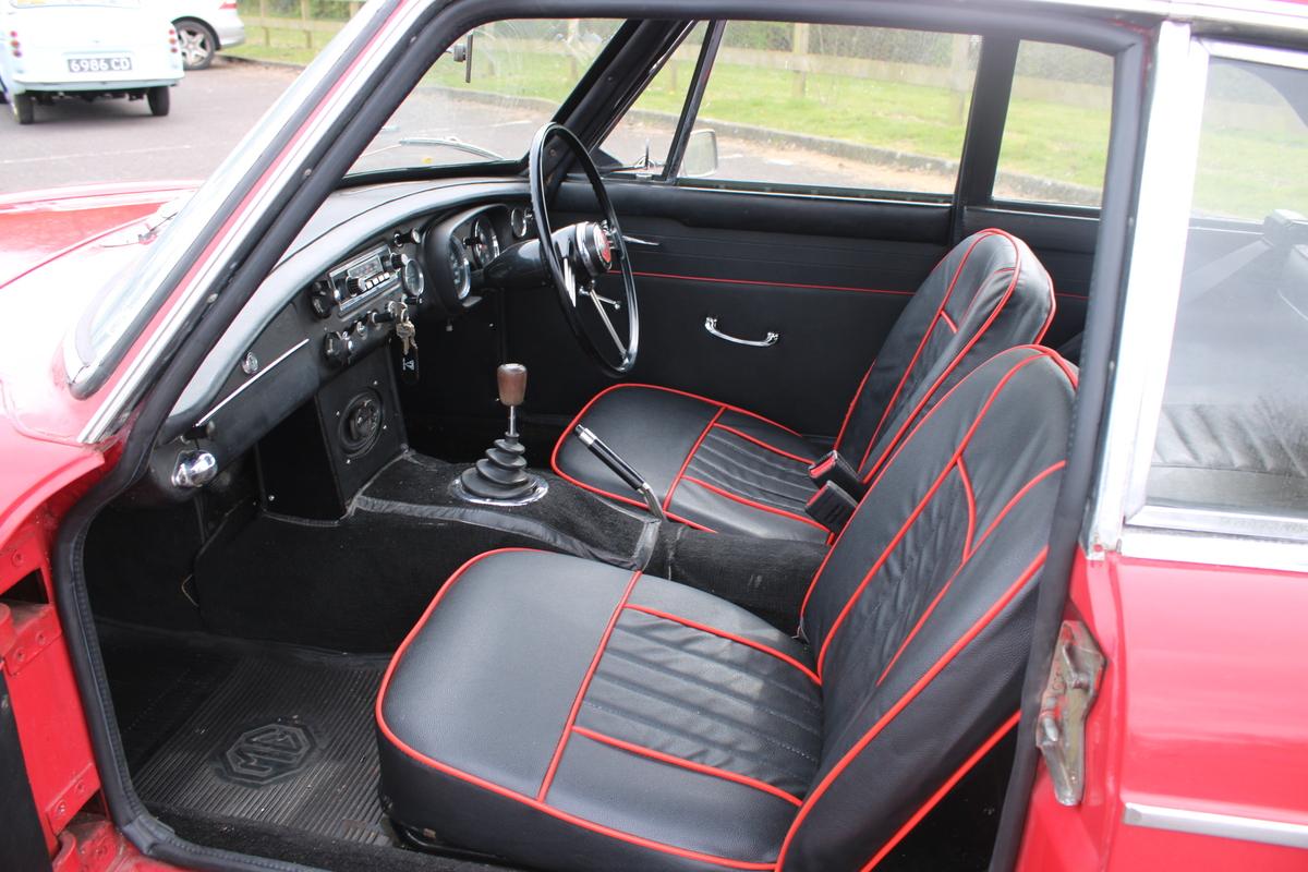 1967 MG B GT