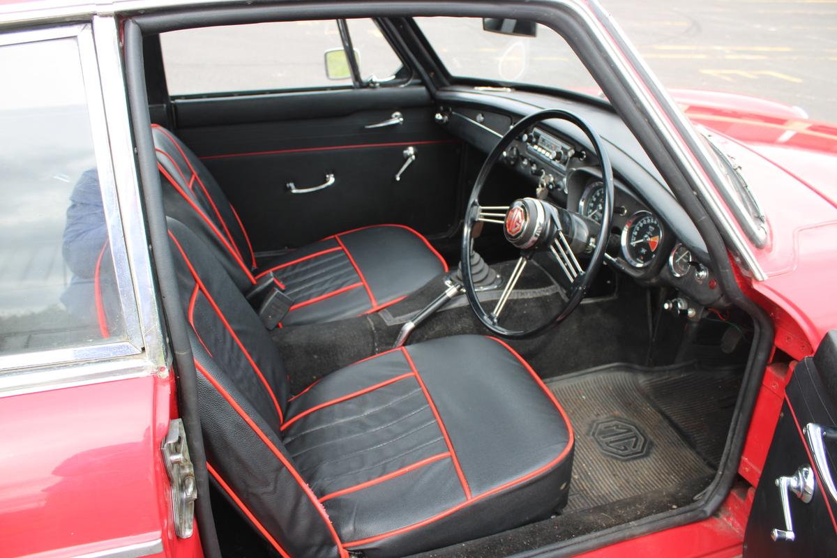 1967 MG B GT