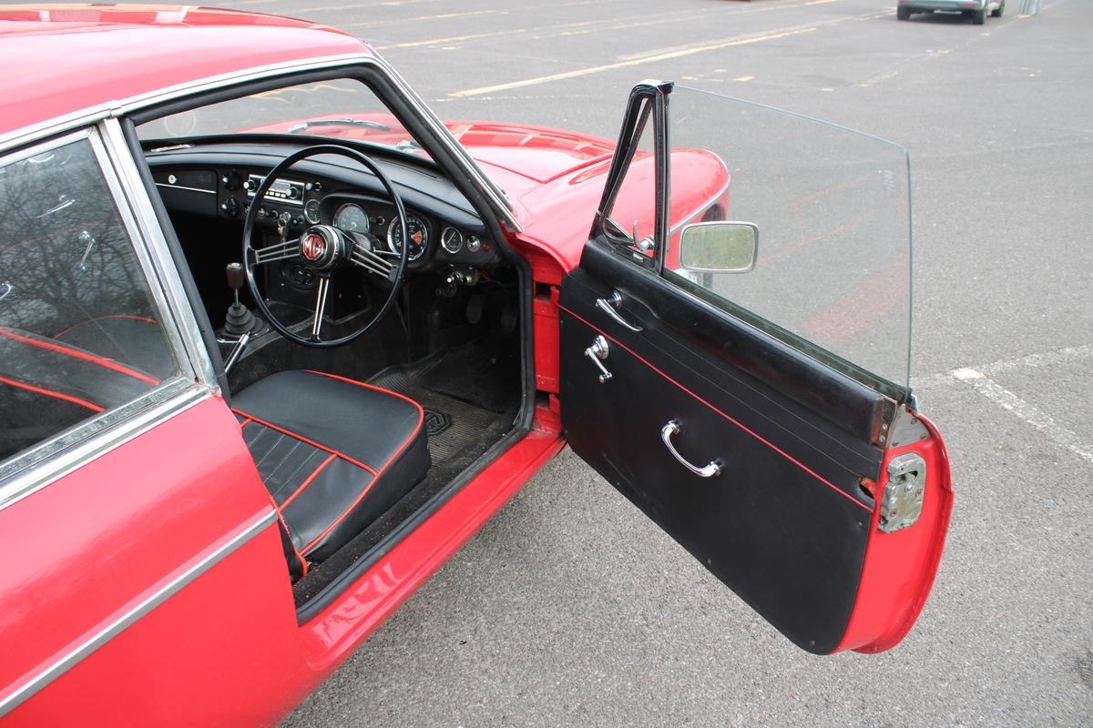1967 MG B GT