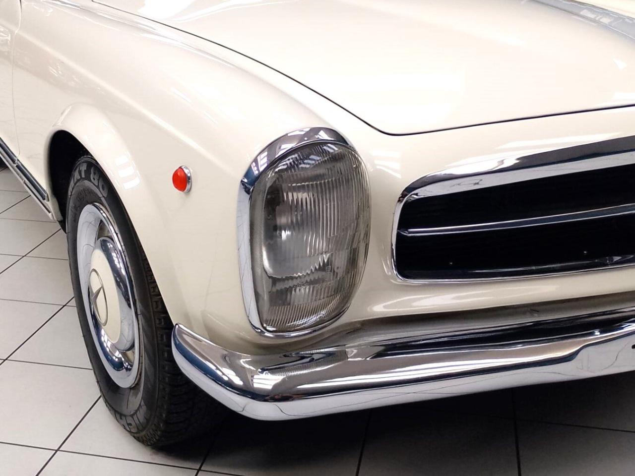 1965 Mercedes - Benz 230 SL PAGODE