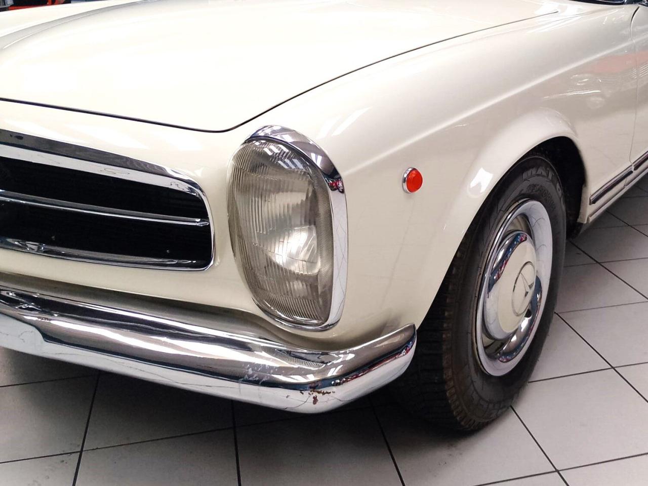 1965 Mercedes - Benz 230 SL PAGODE