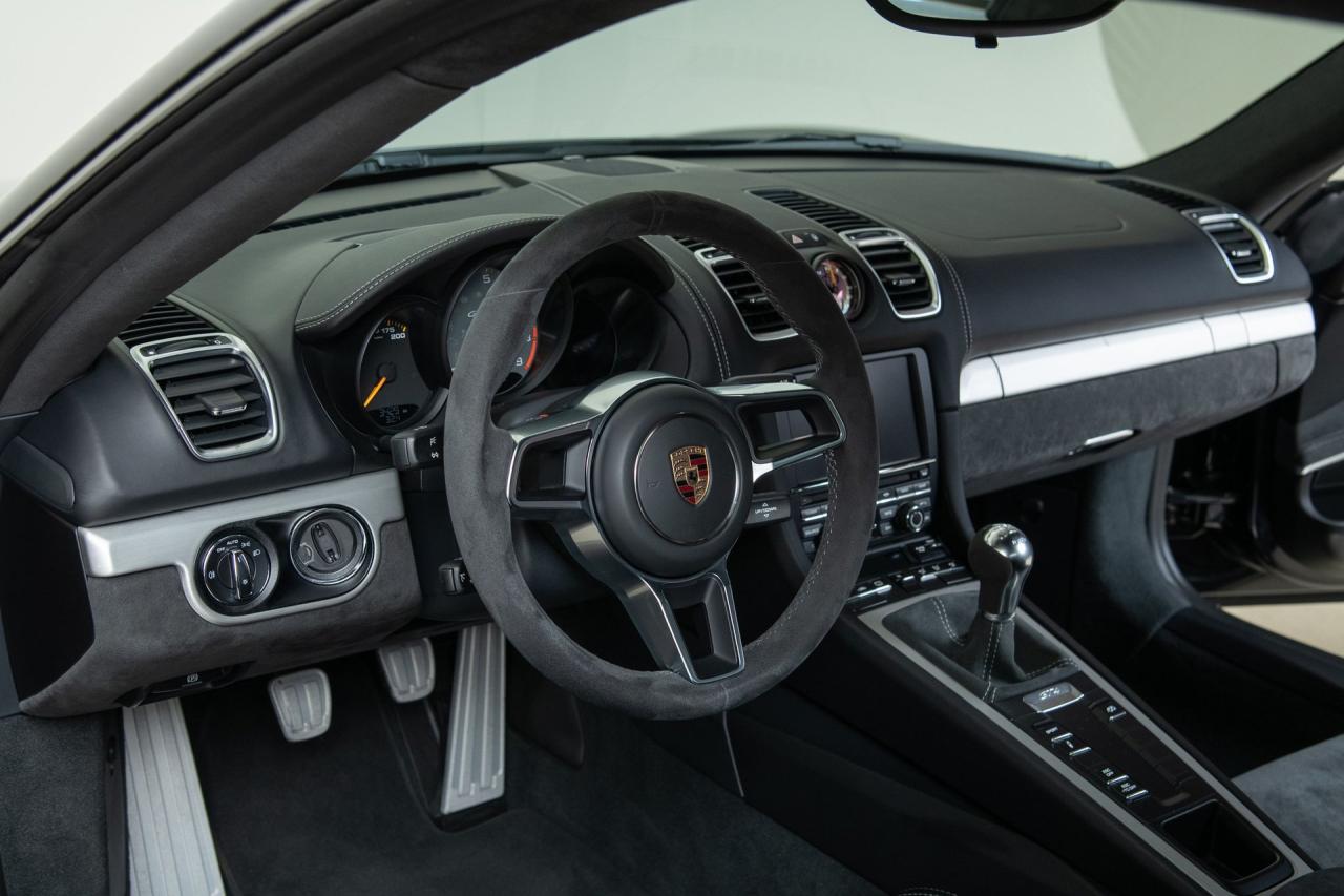 2016 Porsche Cayman GT4