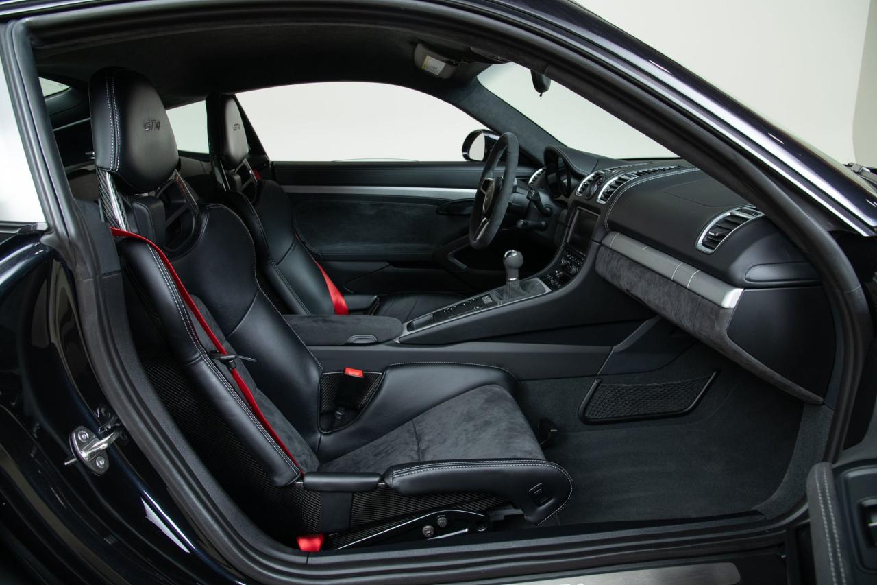 2016 Porsche Cayman GT4