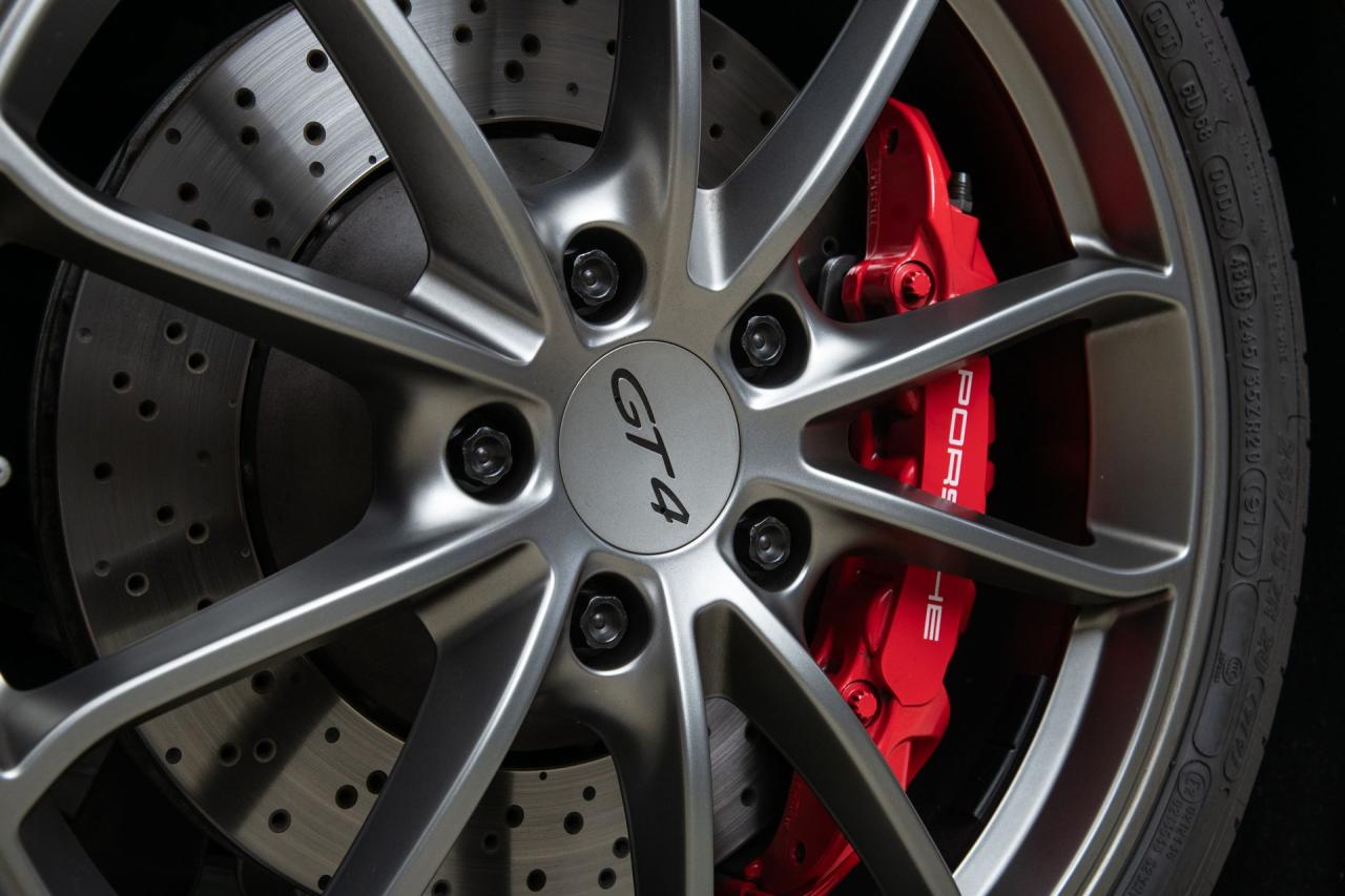 2016 Porsche Cayman GT4