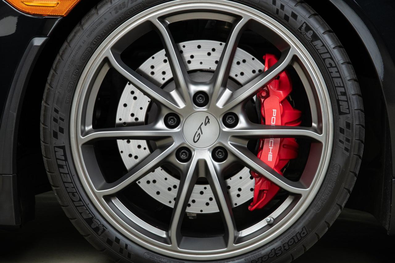 2016 Porsche Cayman GT4