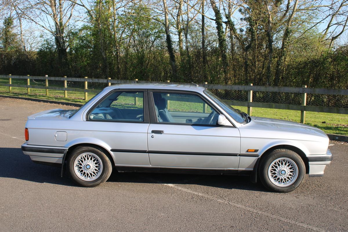 1990 BMW 325I SE AUTO