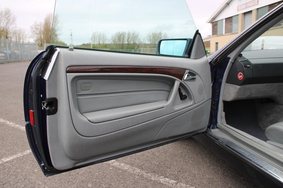 1996 Mercedes - Benz SL 320 AUTO