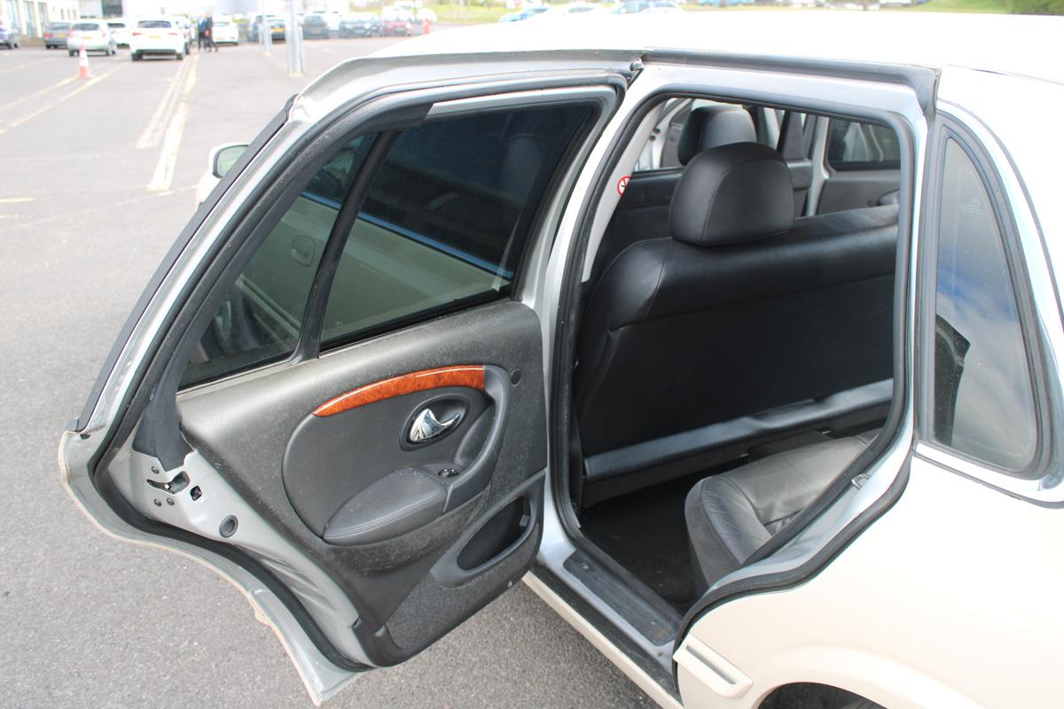 2004 Ford DORCHESTER LIMOUSINE AUTO