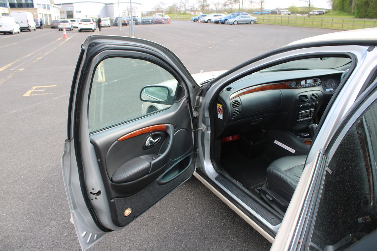 2004 Ford DORCHESTER LIMOUSINE AUTO