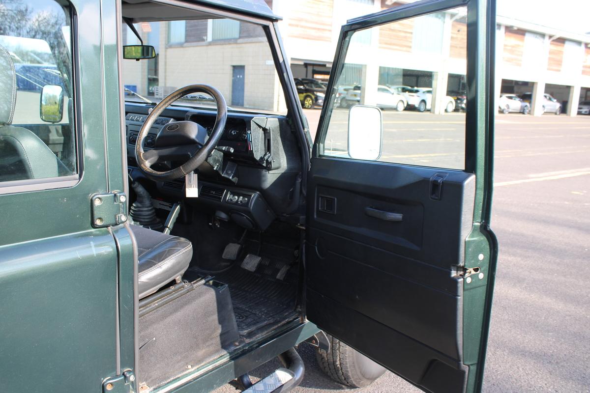 2004 Land Rover DEFENDER 110 TD5 XS