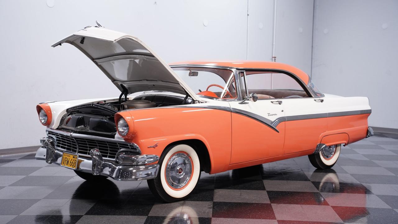 1956 Ford Fairlane Town Victoria