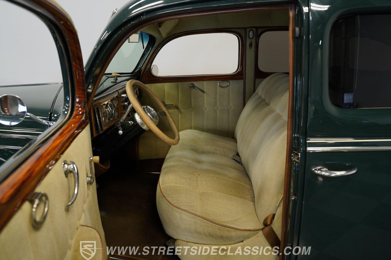 1939 Ford Deluxe Sedan