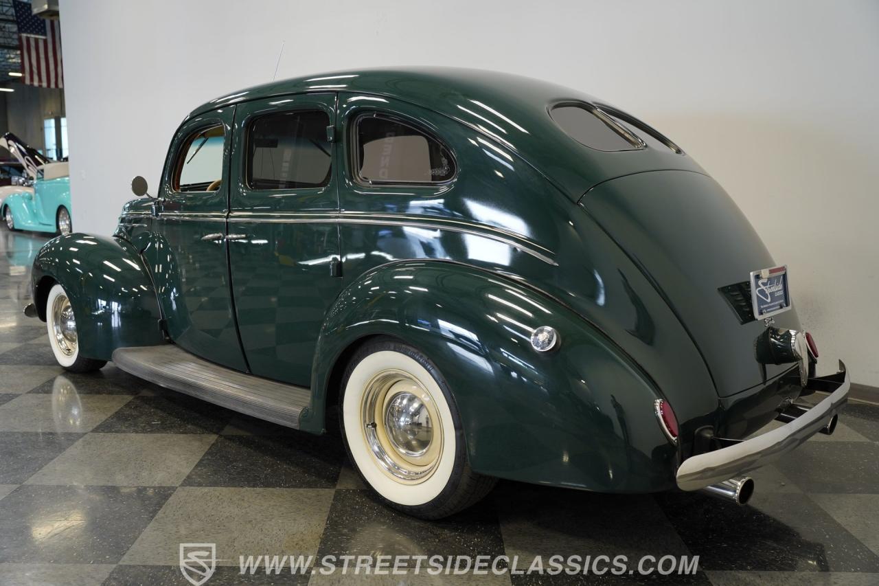 1939 Ford Deluxe Sedan