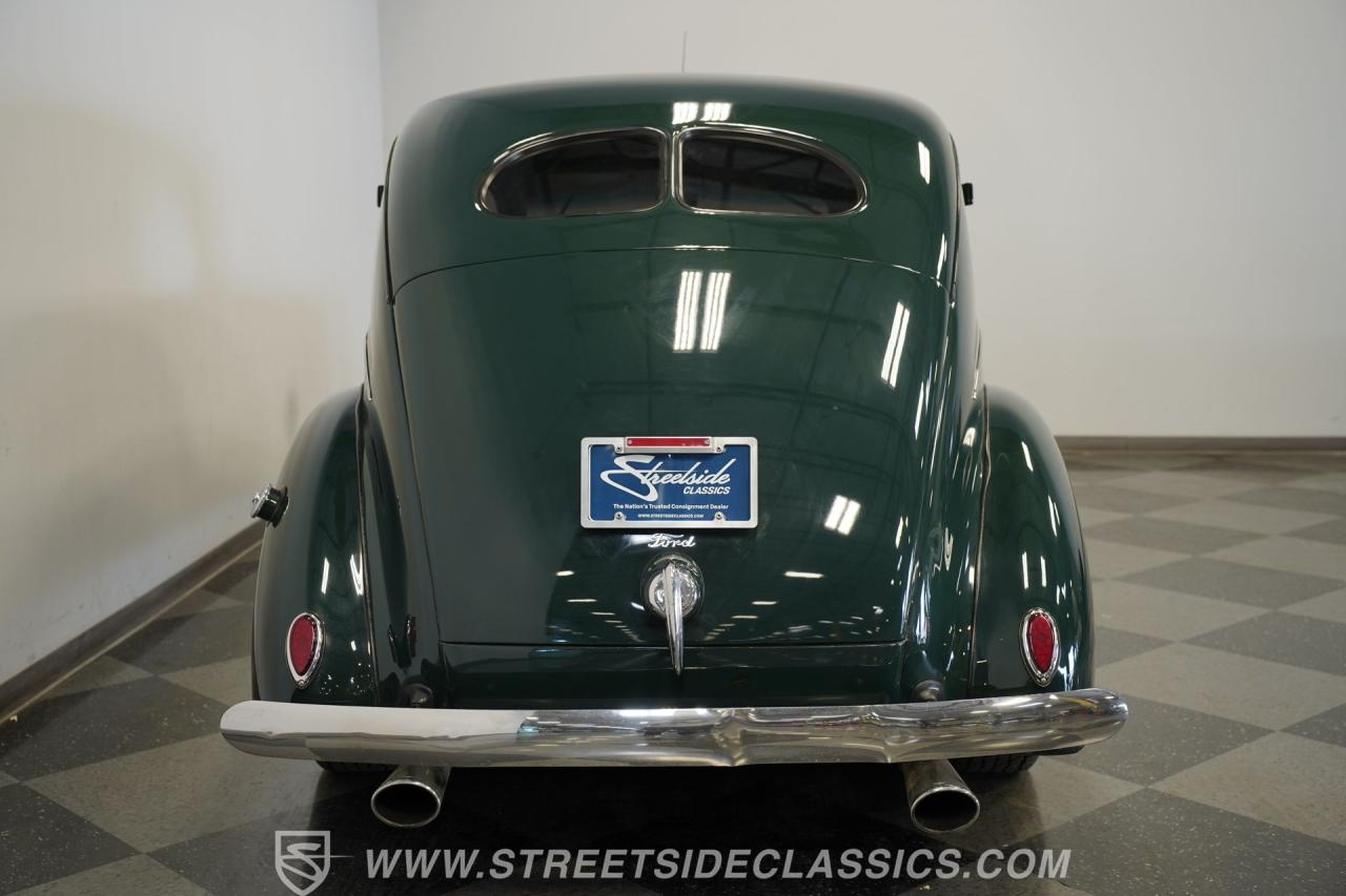 1939 Ford Deluxe Sedan