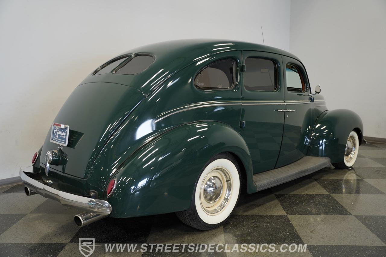 1939 Ford Deluxe Sedan