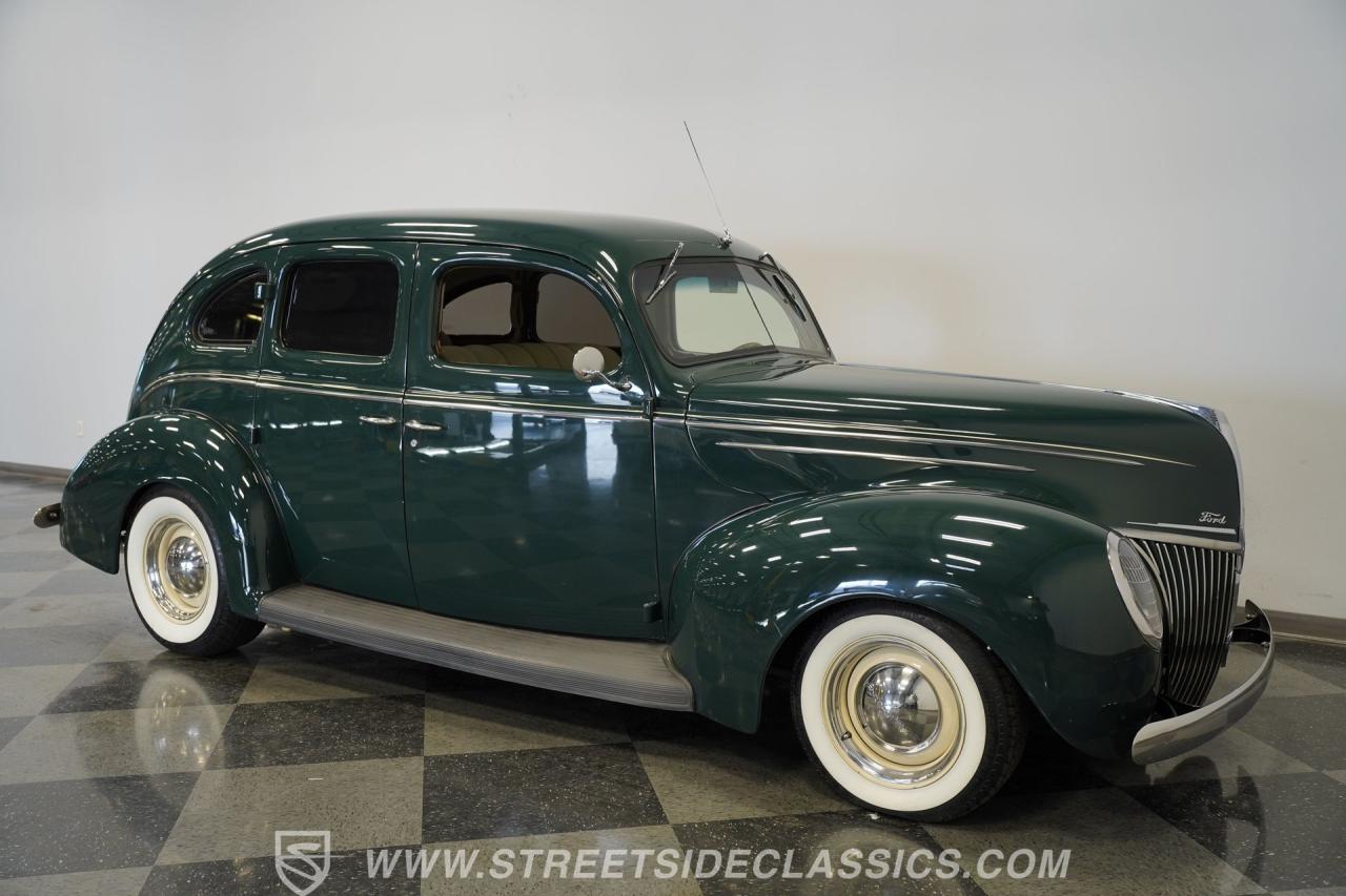 1939 Ford Deluxe Sedan