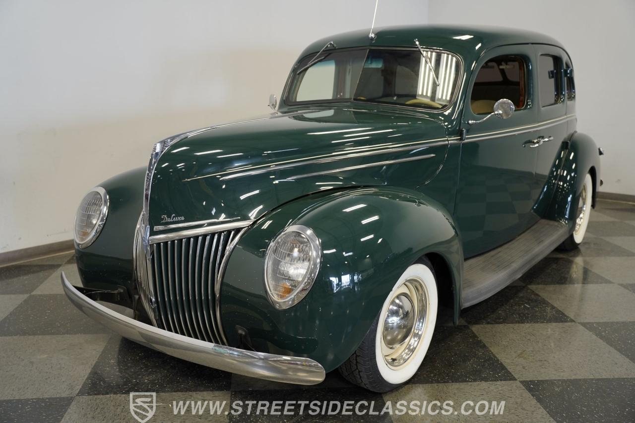 1939 Ford Deluxe Sedan