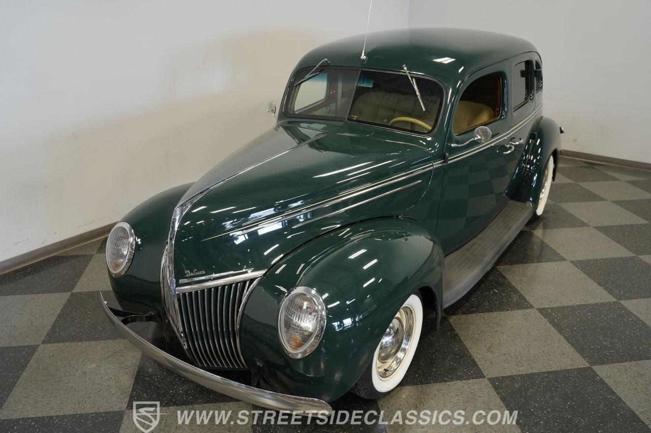 1939 Ford Deluxe Sedan