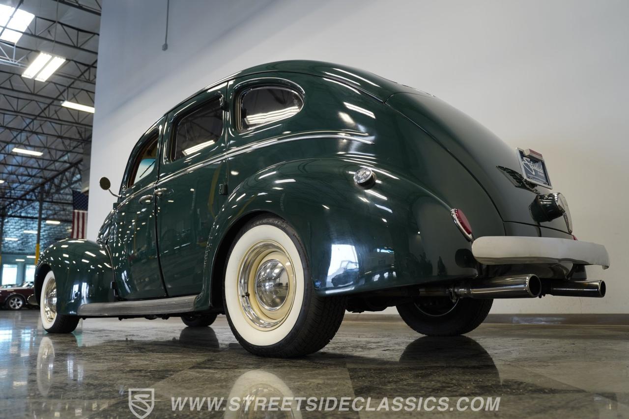 1939 Ford Deluxe Sedan