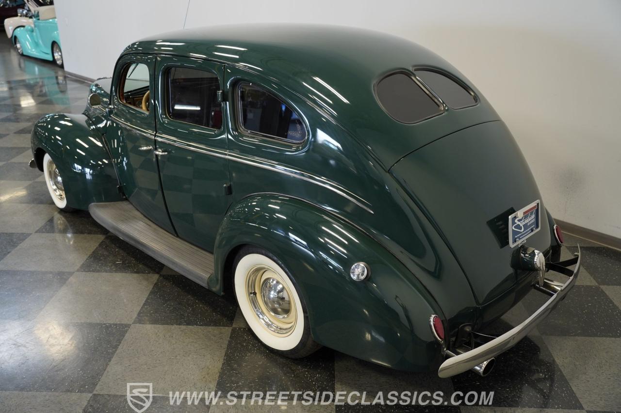 1939 Ford Deluxe Sedan