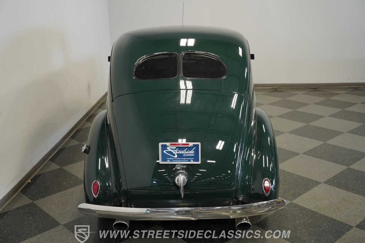 1939 Ford Deluxe Sedan