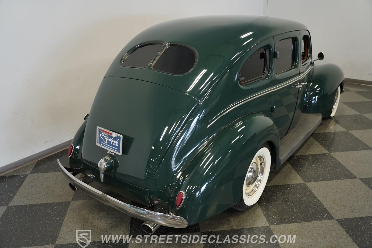 1939 Ford Deluxe Sedan