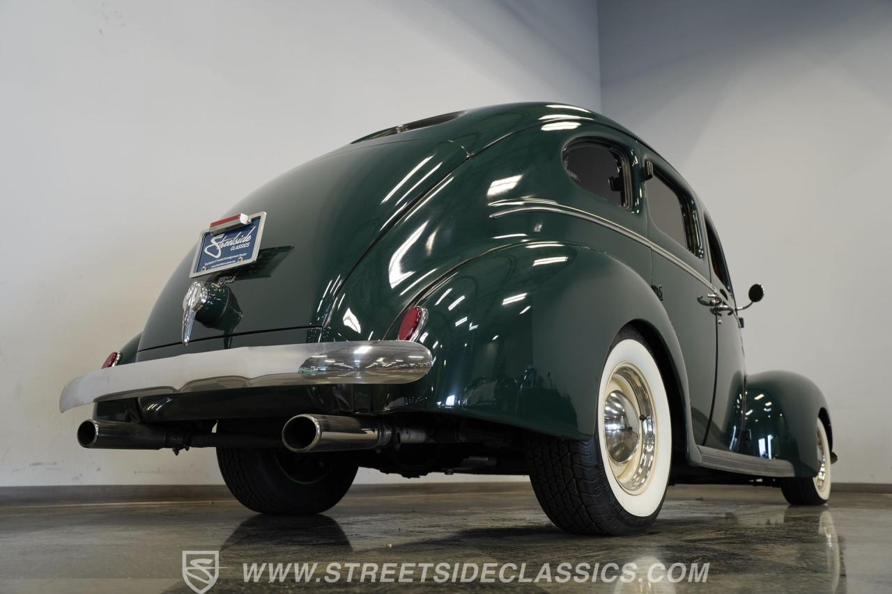 1939 Ford Deluxe Sedan
