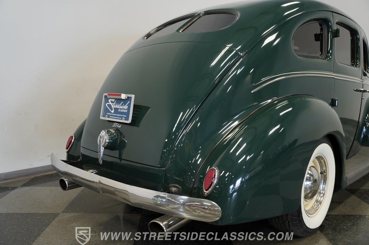 1939 Ford Deluxe Sedan