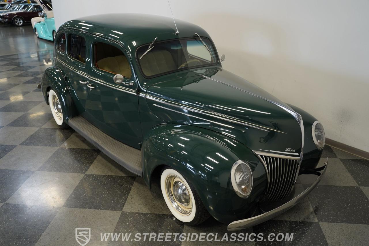 1939 Ford Deluxe Sedan