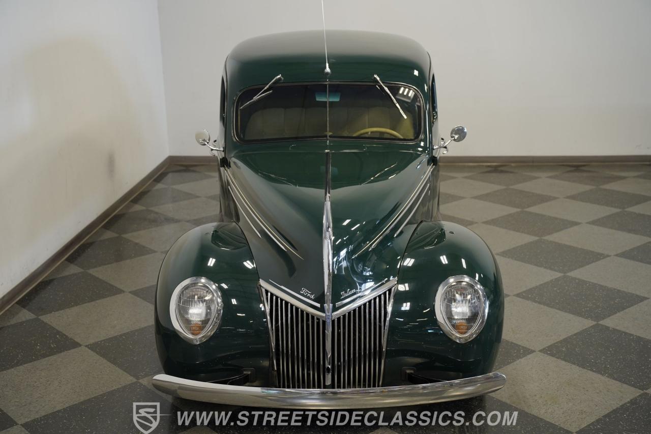 1939 Ford Deluxe Sedan