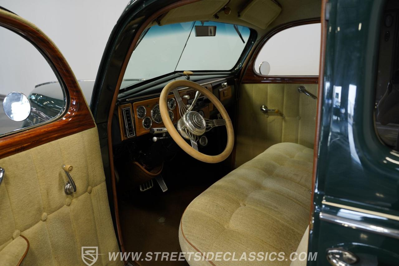 1939 Ford Deluxe Sedan