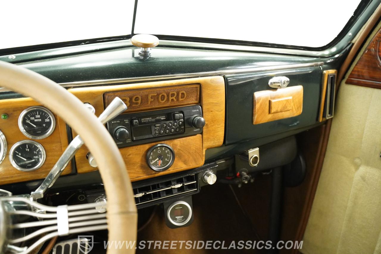 1939 Ford Deluxe Sedan