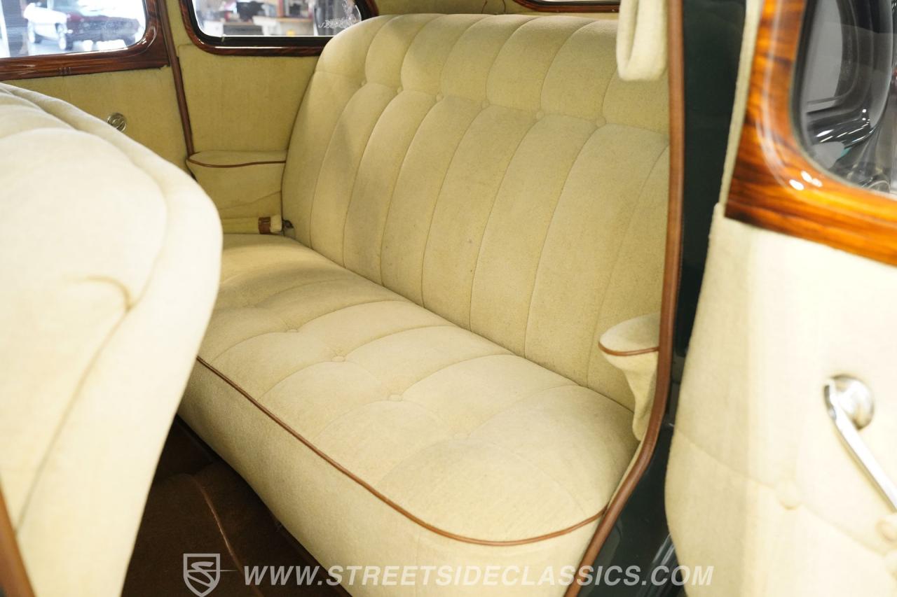 1939 Ford Deluxe Sedan