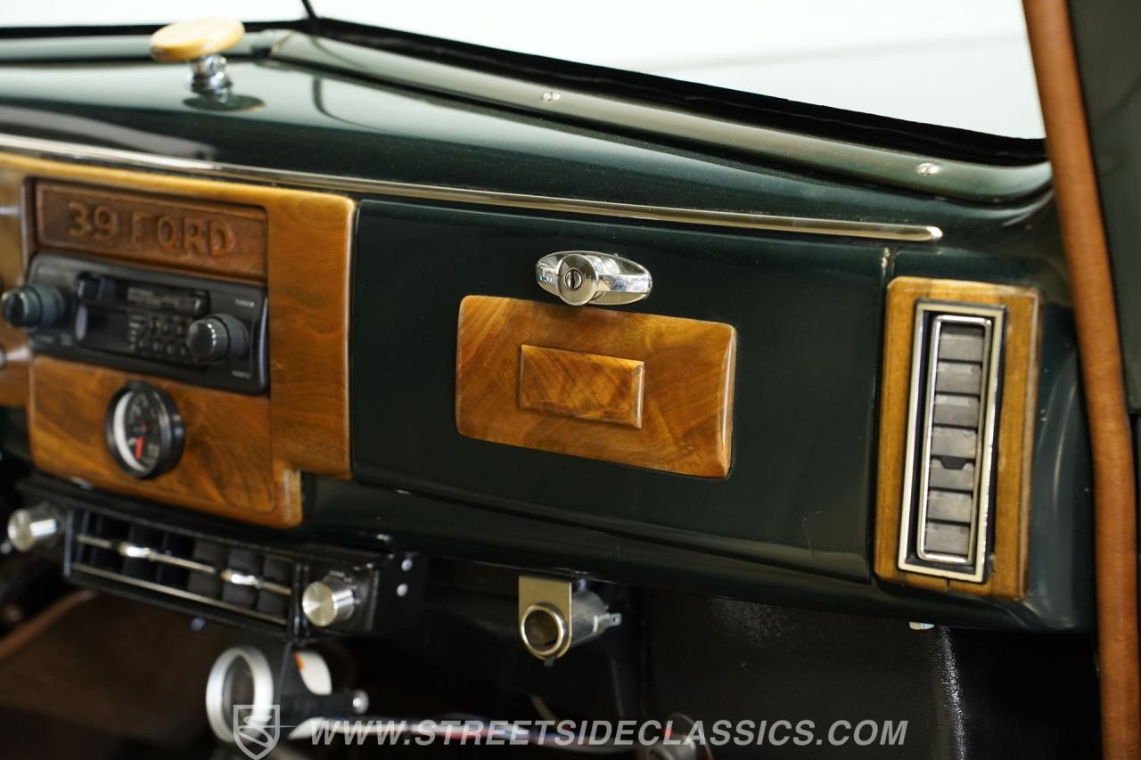 1939 Ford Deluxe Sedan