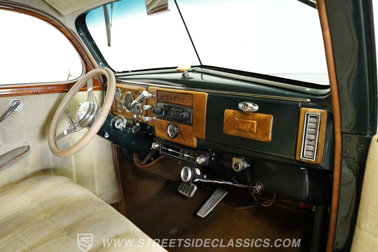 1939 Ford Deluxe Sedan