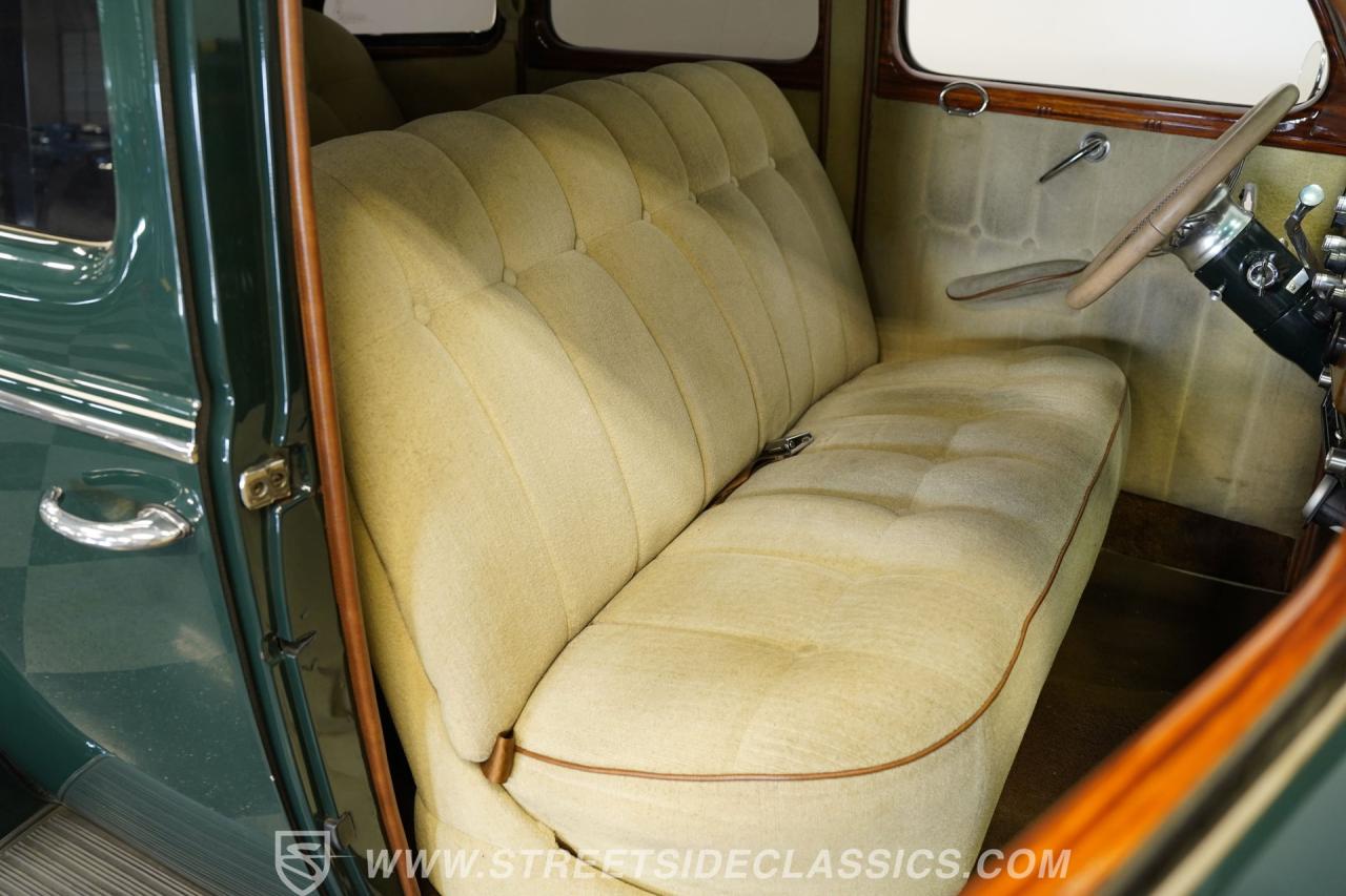 1939 Ford Deluxe Sedan