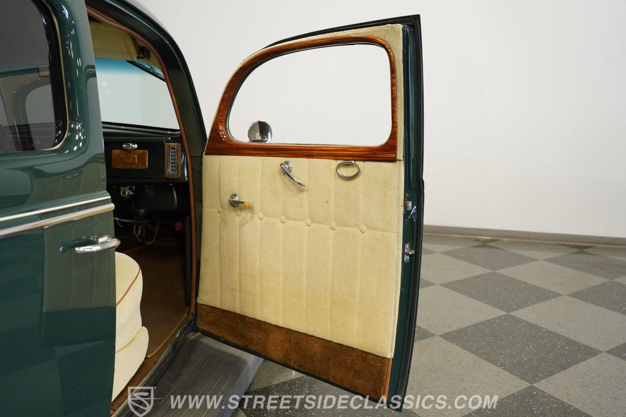 1939 Ford Deluxe Sedan