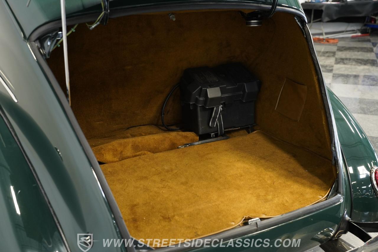 1939 Ford Deluxe Sedan