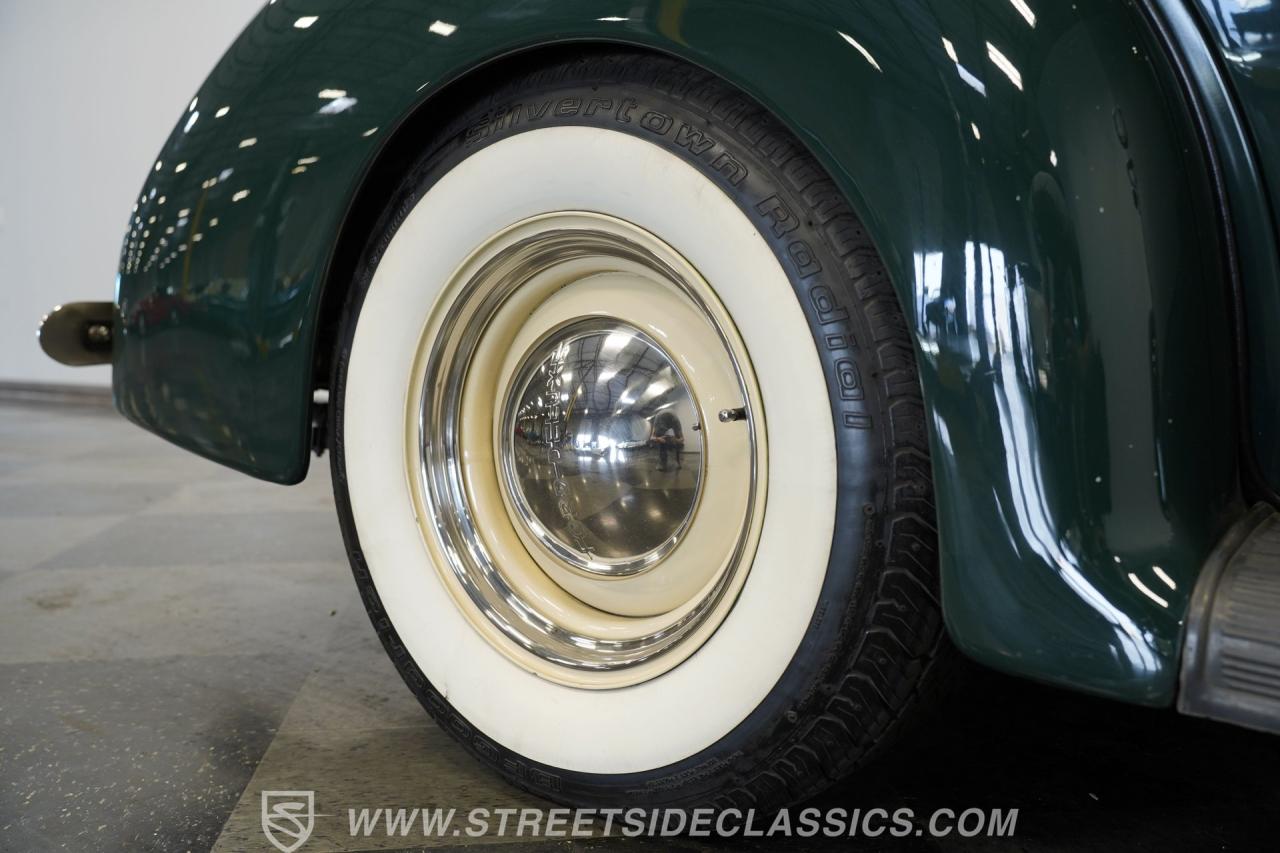 1939 Ford Deluxe Sedan