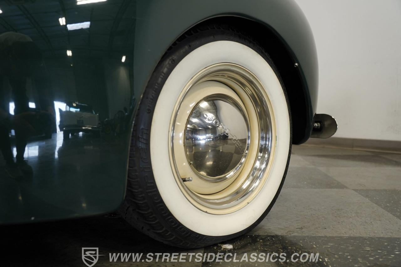 1939 Ford Deluxe Sedan