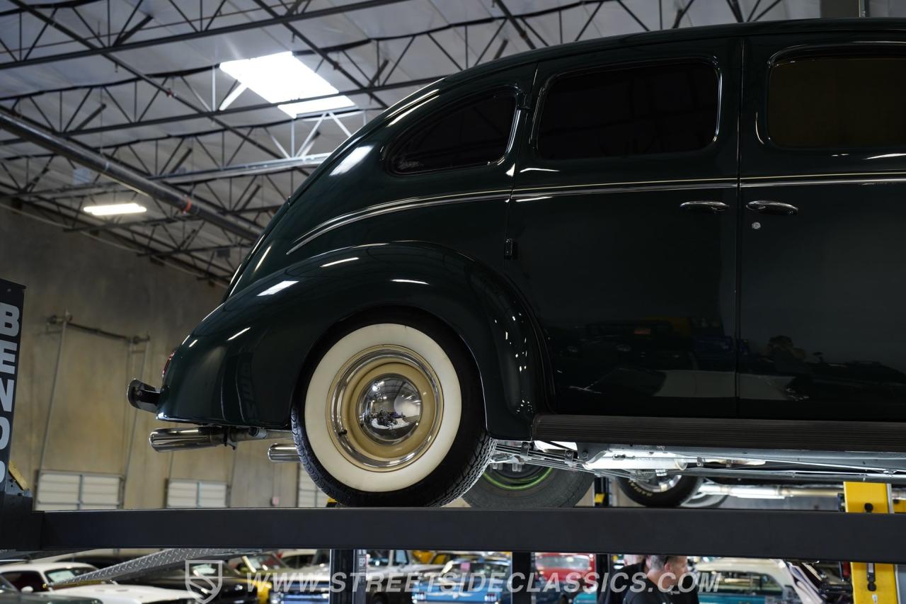 1939 Ford Deluxe Sedan