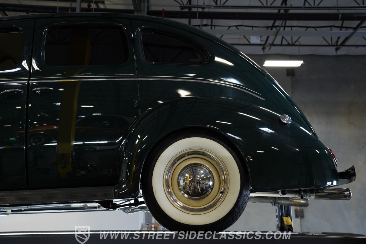 1939 Ford Deluxe Sedan