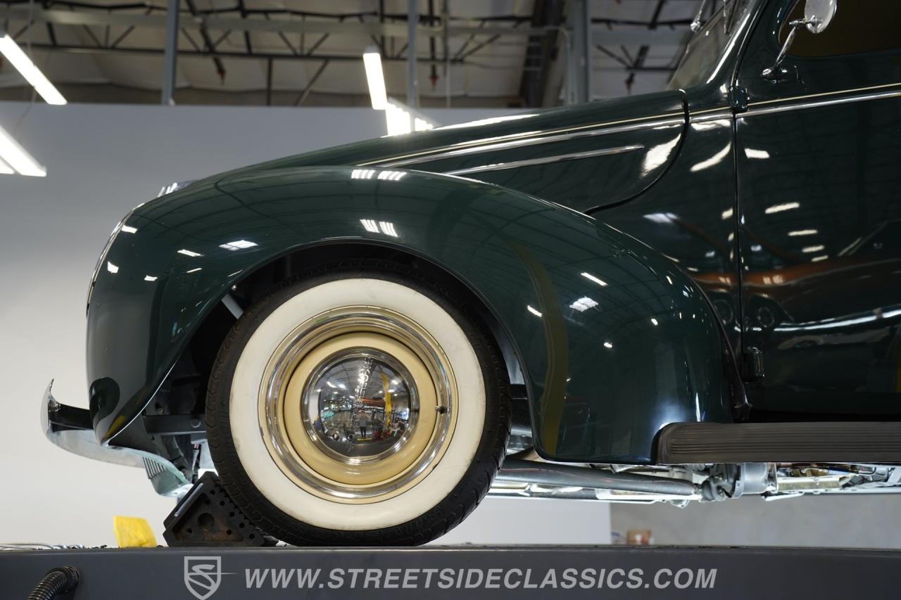 1939 Ford Deluxe Sedan