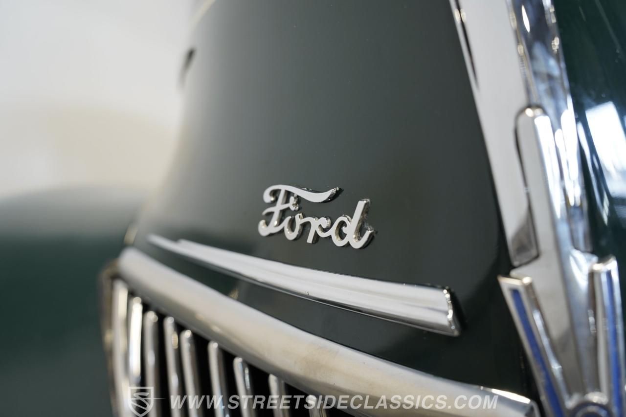 1939 Ford Deluxe Sedan