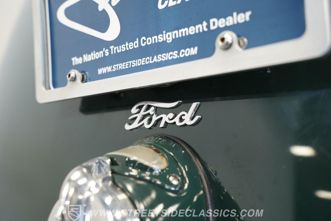 1939 Ford Deluxe Sedan