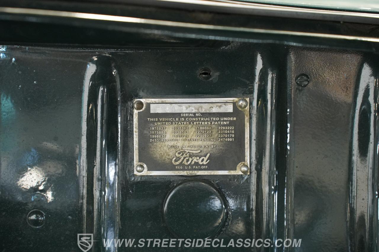 1939 Ford Deluxe Sedan